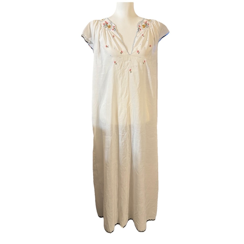 Vintage Lily White Nightgown Hand Embroidered Cottage Prairie Grandma Core 40 L